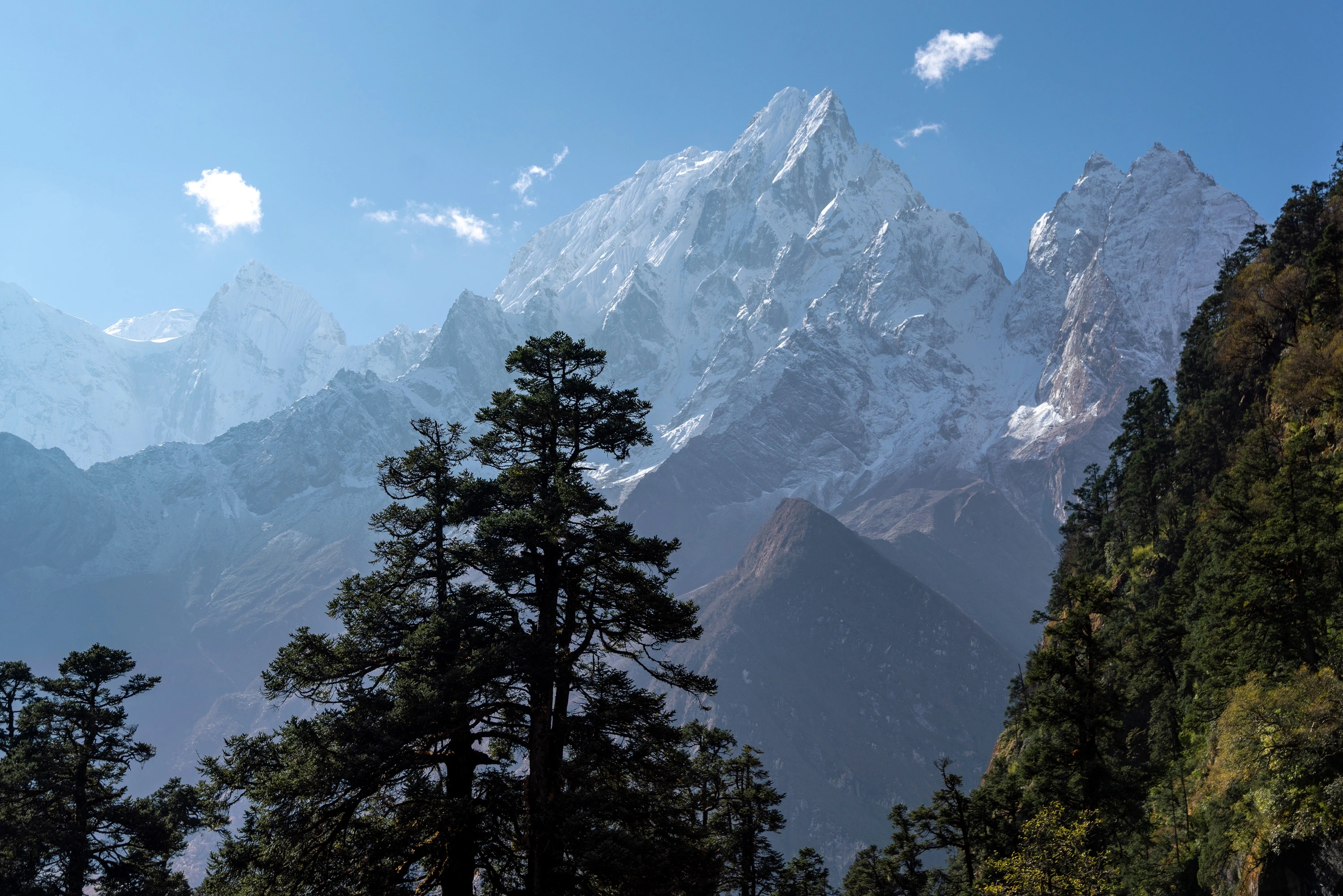 Ridge of Mount Manaslu, Taken on the way to Tiliche, Manang